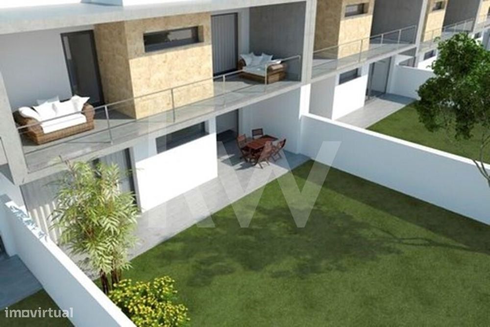 Moradia Geminada T4 Em Corroios