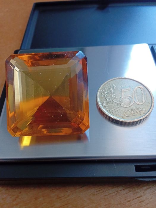 Oportunidade Citrino do Brasil enorme com 120 ct c certificado