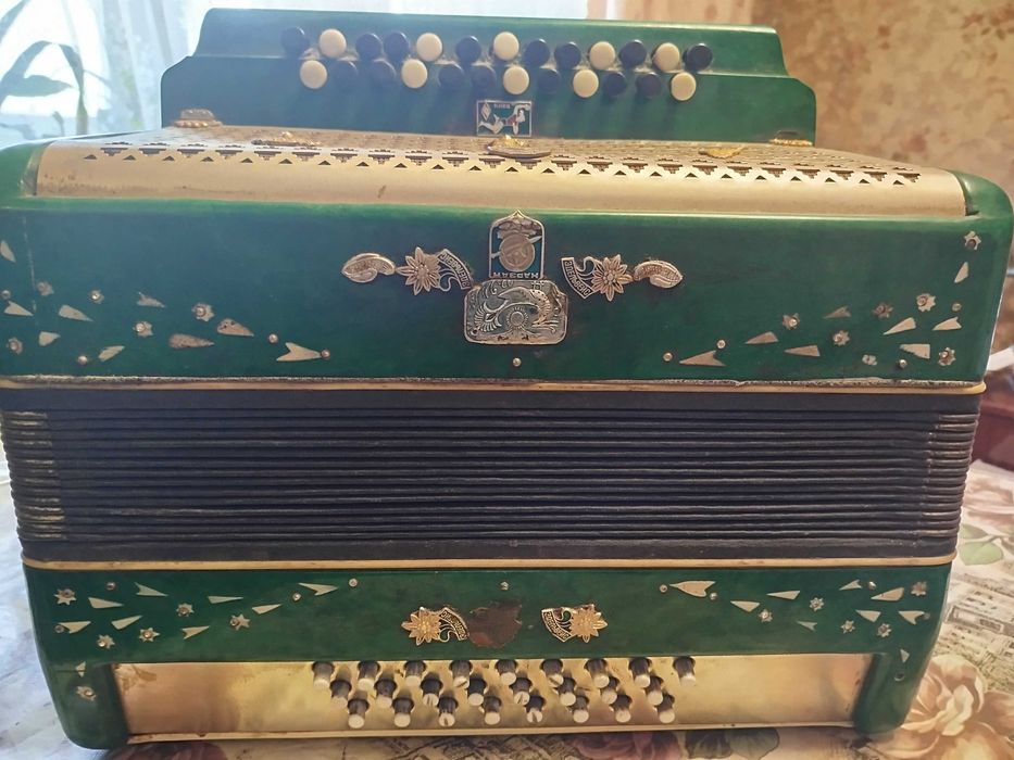 Баяны б/у  в хорошем состоянии