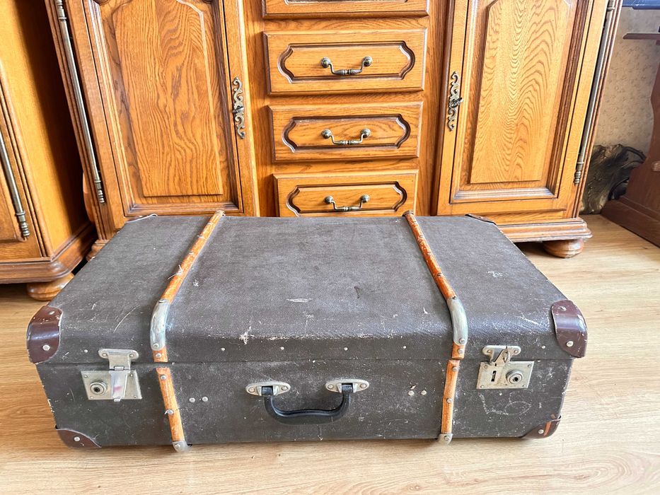 Винтажный чемодан