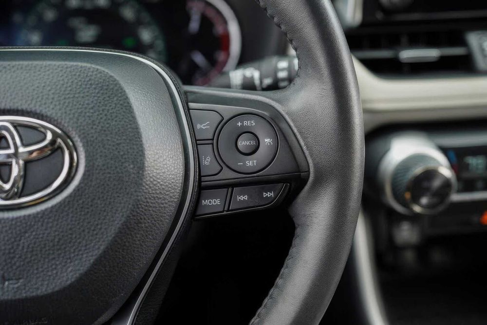 Toyota RAV4 XLE Premium      2023