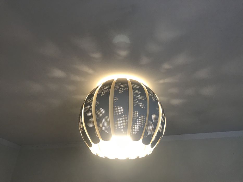 lampa sufitowa wraz z żarówką