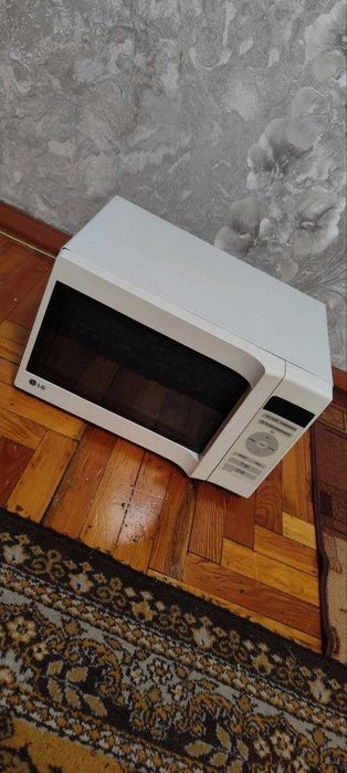 Мікрохвильова піч /  Микроволновка / Микроволновая печь