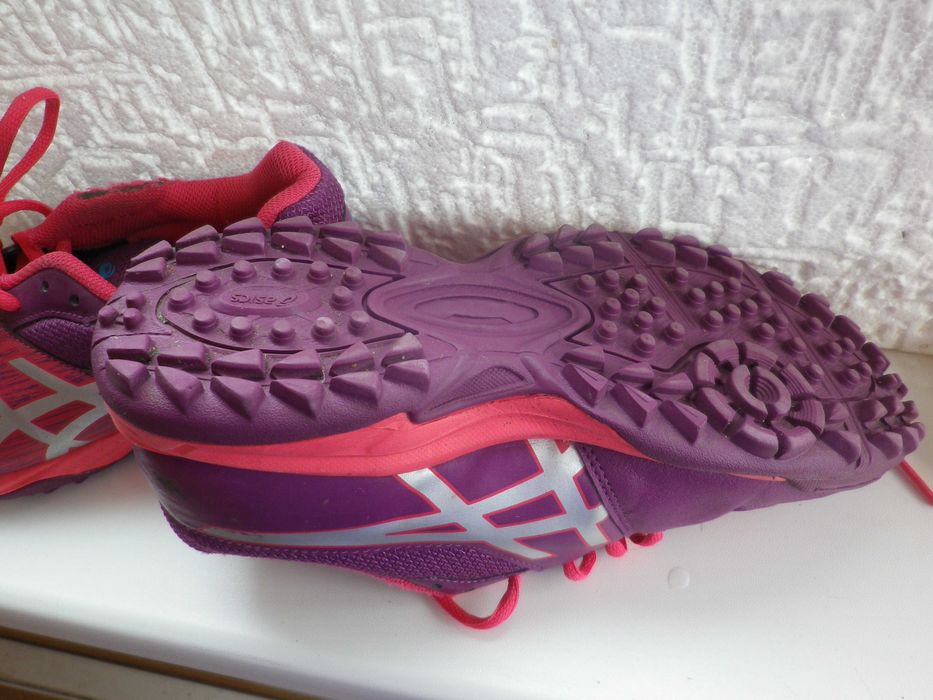 жіночі кросівки asics для активного відпочинку 37 розмір.