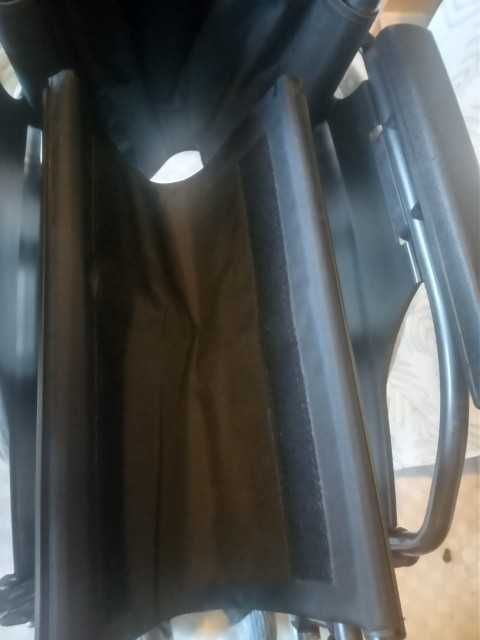 Wózek inwalidzki ze stopów lekkich- NOWY