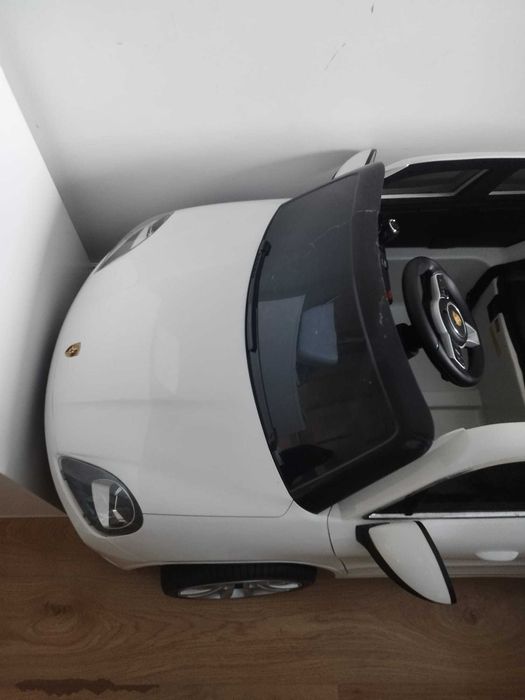 Carro elétrico de criança