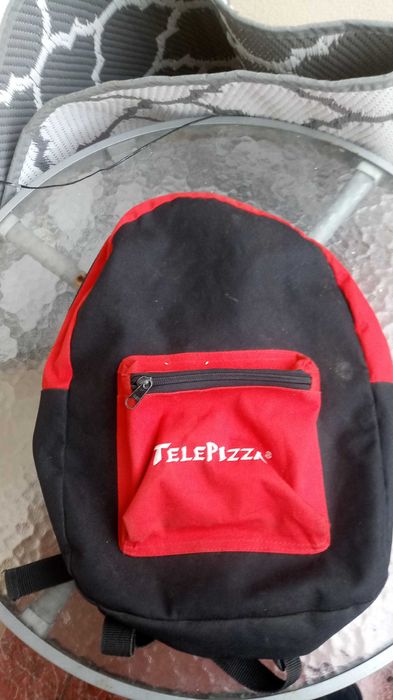 Plecak Telepizza - czerwono czarny -płaski - drugi gratis