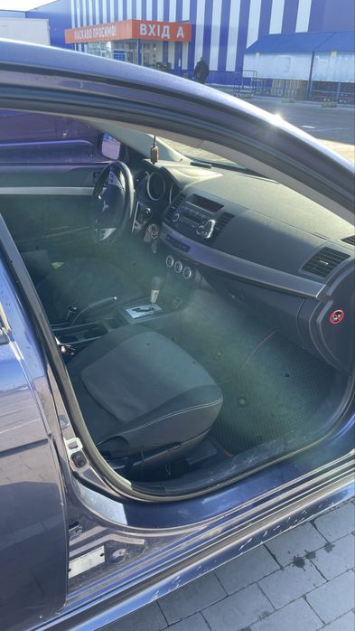 Mitsubishi lancer 10