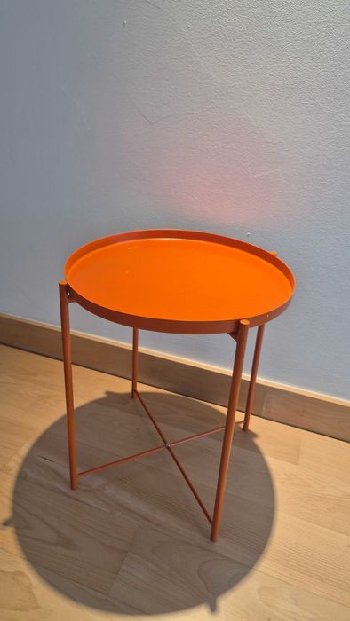 Mesa de apoio IKEA GLADOM (Laranja) - Ideal para decoração