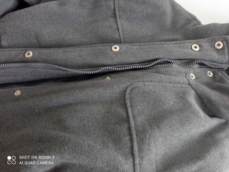 Casaco de inverno com capuz e bolsos, em cinzento - tamanho L (40)