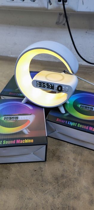 Carregador sem fio candeeiro RGB e coluna Letra G