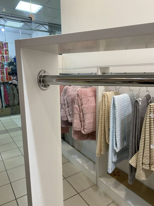 Стойка для одежды белая с трубой под вешалки оборудование для магазина