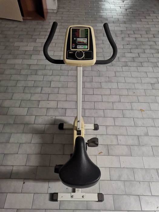 Máquina de Exercícios (Bicicleta c/ Assento)