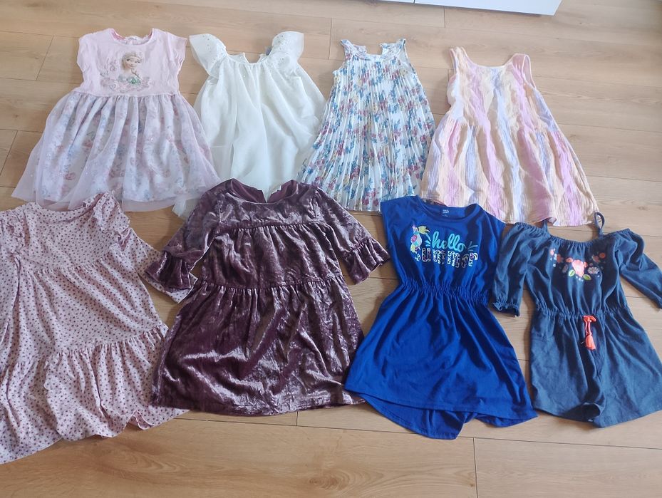 Sukienki 122/128 7 sztuk