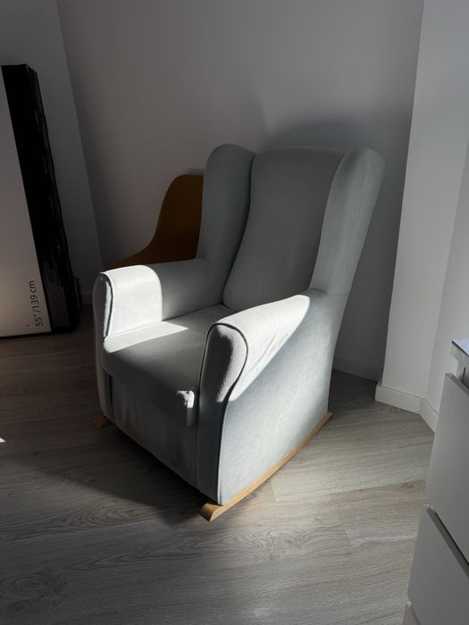 Cadeira de amamentação pouco usada