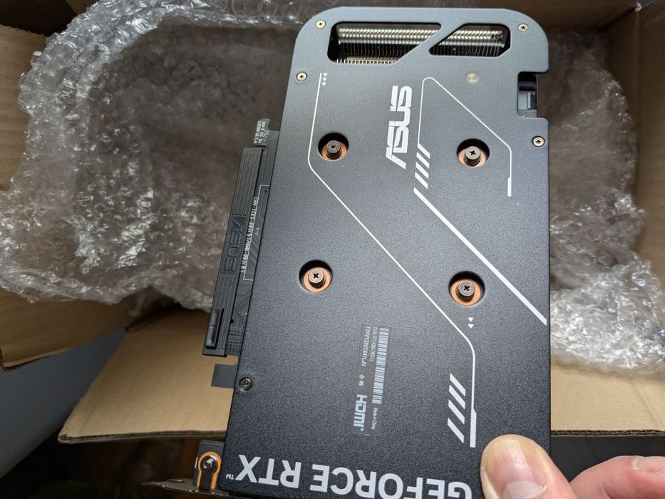Placa gráfica Nvidia Asus dual RTX 4060 8Gb nova garantia 2029