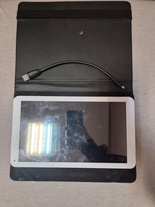 Tablet 10.1" TrekStor SurfTab Breeze Quad + Etui Trust + Kabel USB