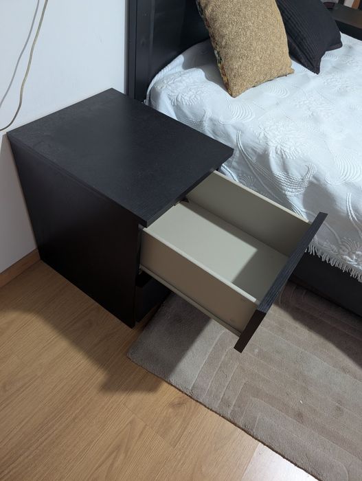 Conjunto Quarto Completo (Cama, Mesas de Cabeceira e Cadeira) - Preto