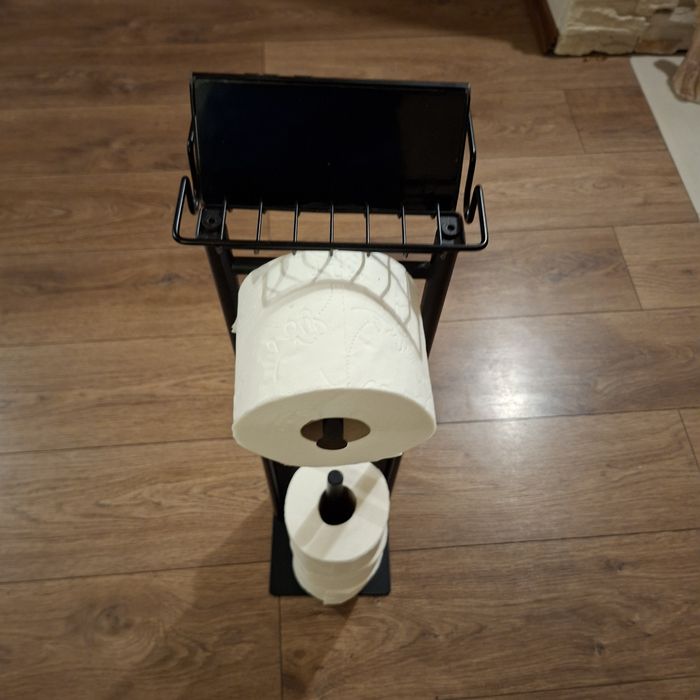 Oryginalny, nowy, praktyczny, stojak na papier do WC z półeczką