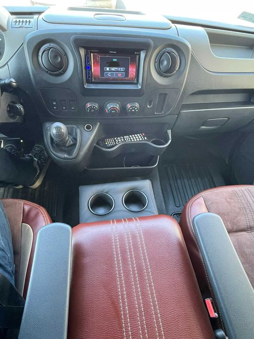 Bus 9 osobowy Renault Master VIP wypożyczalnia wynajem busy -10%