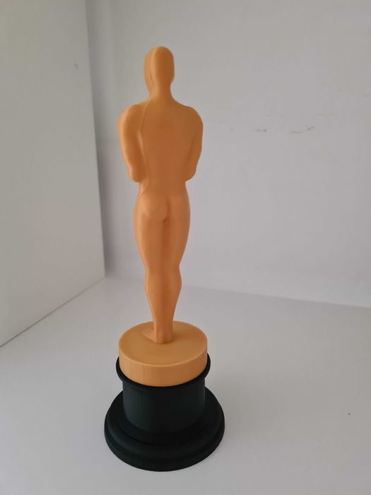 Oferece um OSCAR a quem mereçe.