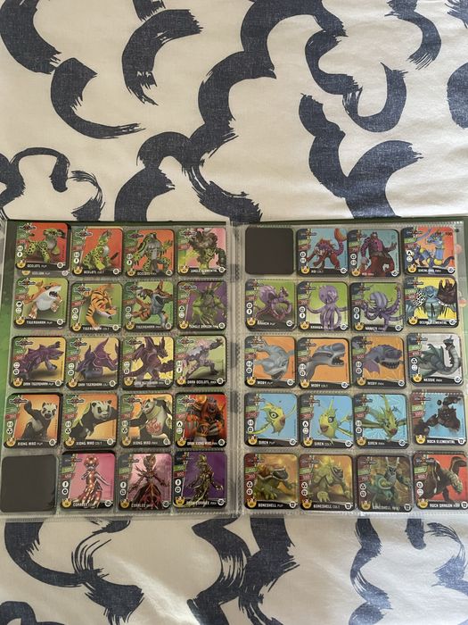 Caderneta Invizimals completa (faltam 5 apenas)!!!‼️