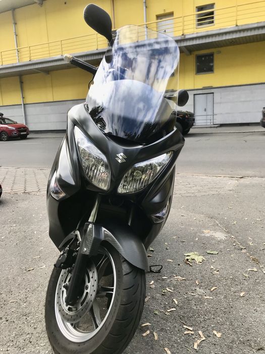Suzuki Burgman  200 куб. см,  мощностью 18.5 л.с.