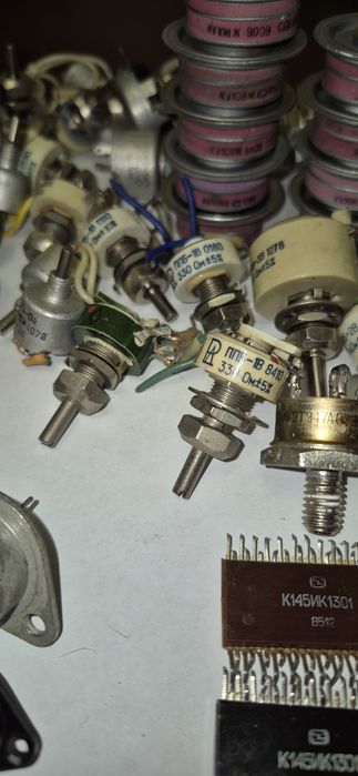 Разные радиодетали для радиолюбителей.