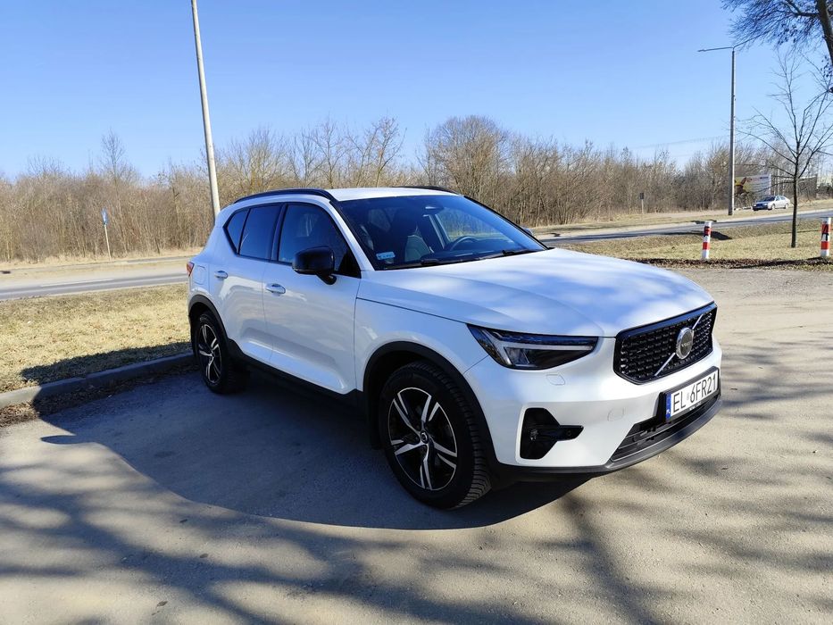 Volvo XC 40 Sprzedam VOLVO XC 40 Plus Dark , B4 Mild Hybrid, pierwszy właściciel