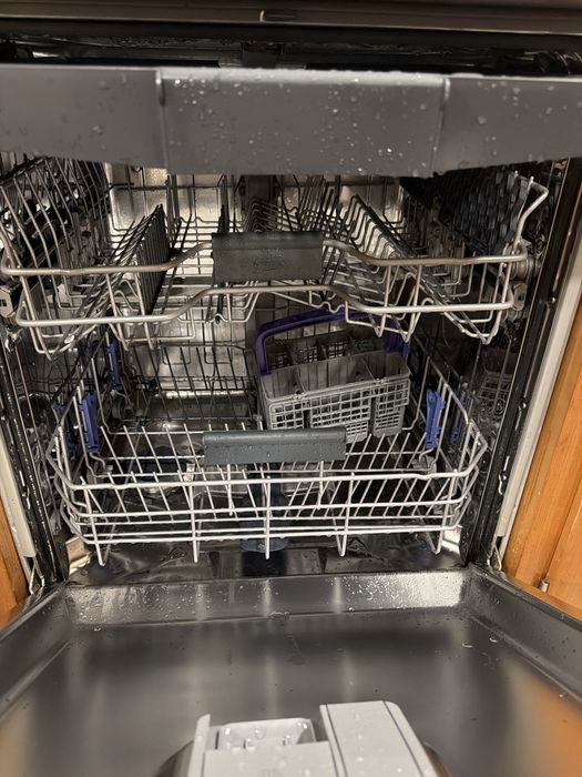 Máquina de Lavar Loiça Beko ProSmart Inverter – Inox