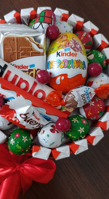 box  torcik ze słodyczy Kinder