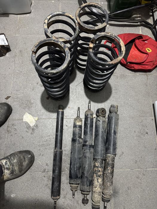 Molas e amortecedores Land Rover Defender