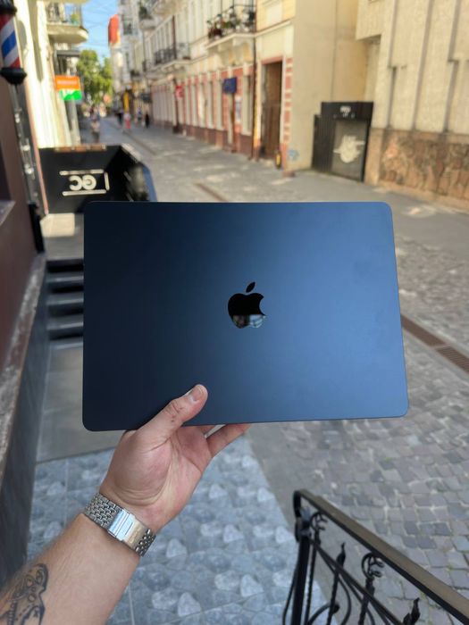 Apple MacBook Air 13’ 2025 M4 16ram 512ssd Midnight MW133 в ідеал акум 100% 12 цикла