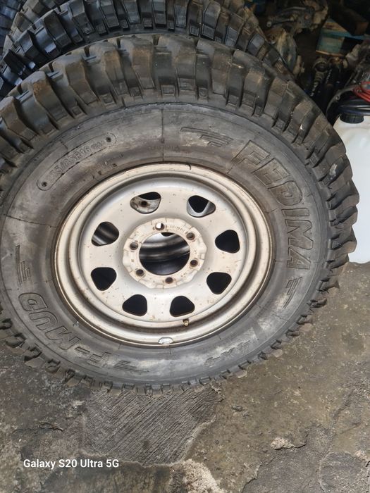 Pneus e jantes nissan patrol