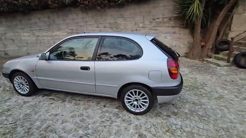 Toyota corolla 2.0 com a revisão feita embraiagem nova  e bateria...