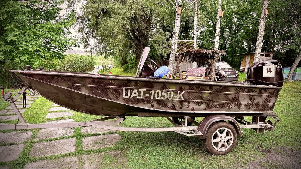 Лодка Днепр, мотор Меркури 60 Efi, лафет