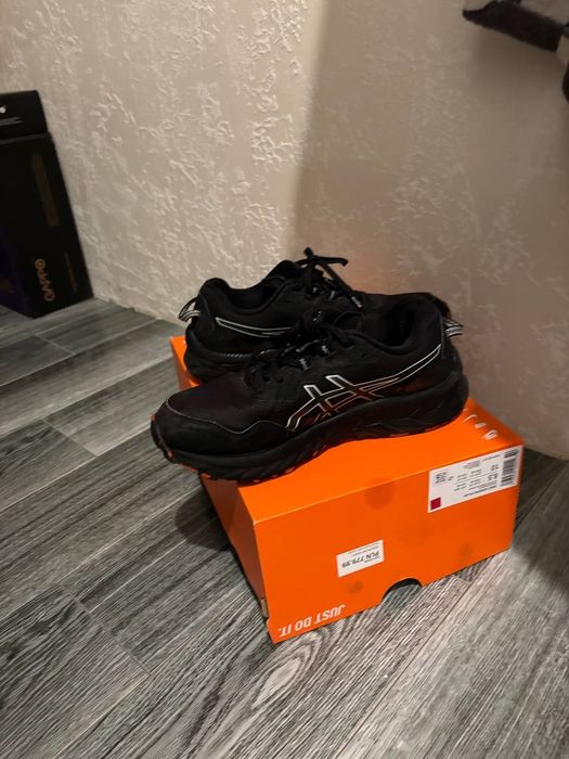 Продам кросівки Asics