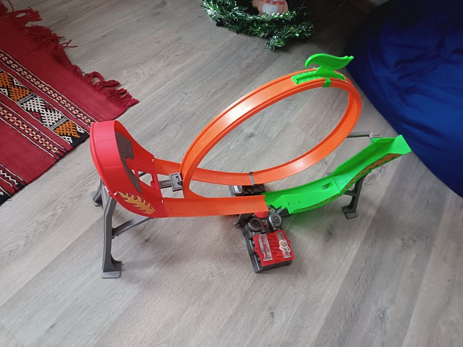 Хотвілс трек. Hot Wheels trek. + Машинки