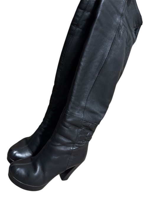 Шкіряні ботфорди на підборах