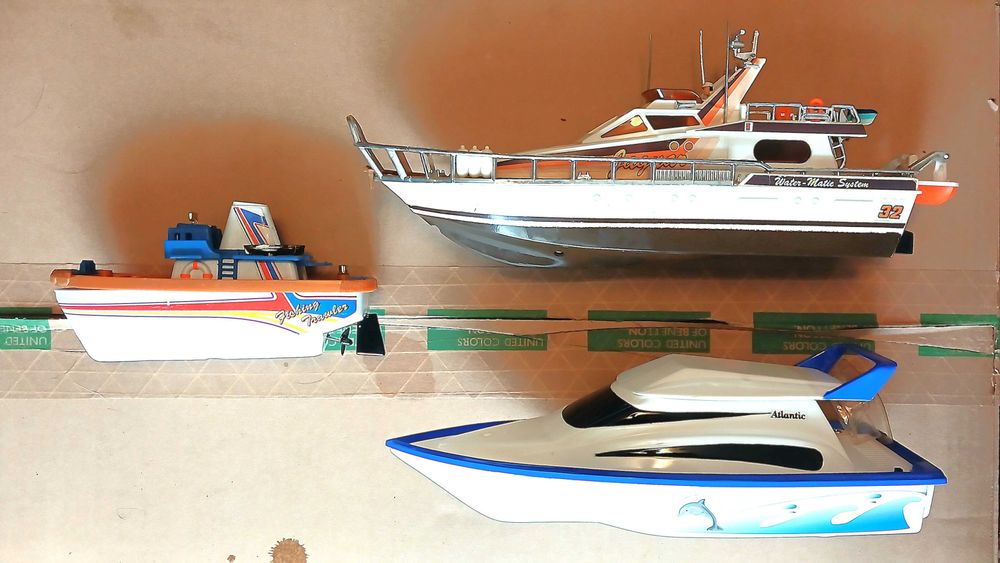 Brinquedos Vintage -Dois iates e uma embarcação de pesca, ótimo estado