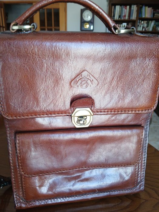 Bolsa em couro impecável