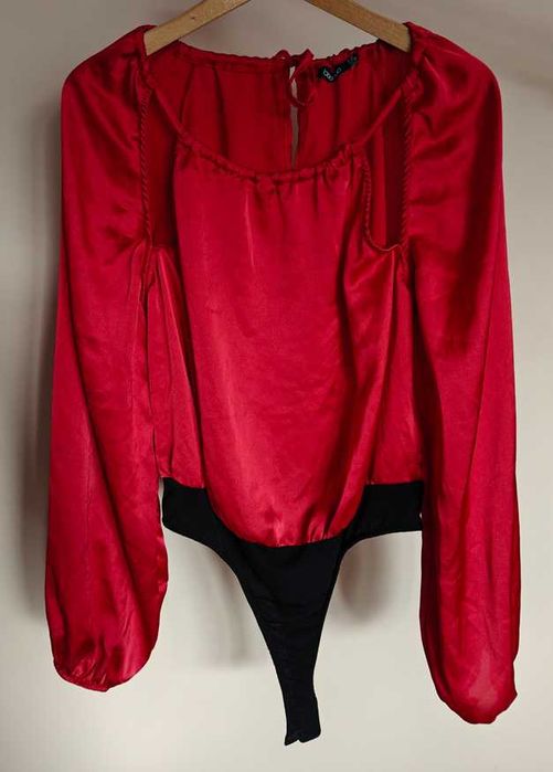 czerwone body satynowe długi rękaw