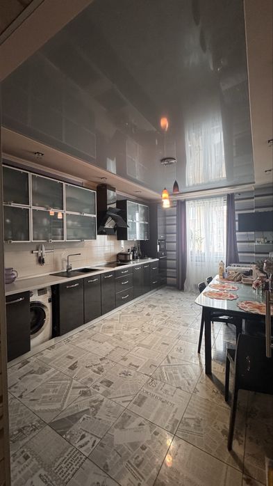 3 кімн квартира 100 м2 з ремонтом в новобудові вул. Караджича