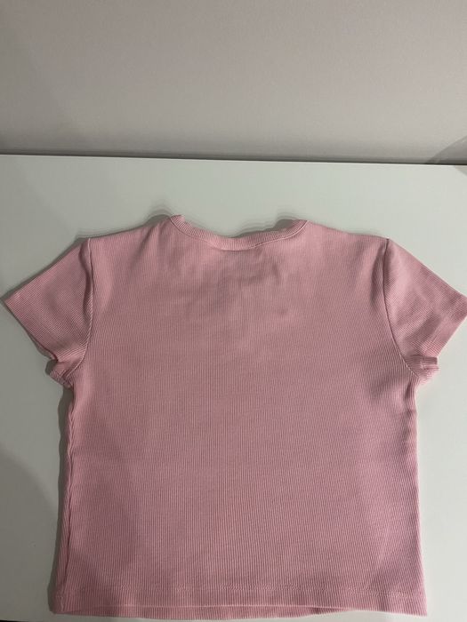 Różowy crop top z krótkim rekawkiem