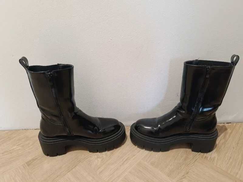 Czarne lakierowane botki Reserved 37 platforma chunky