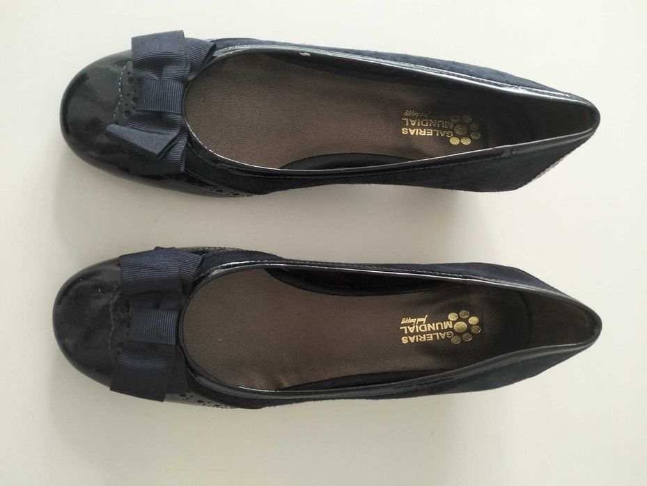 Sabrinas azuis com salto