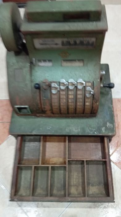 Caixa registadora Nacional antiga