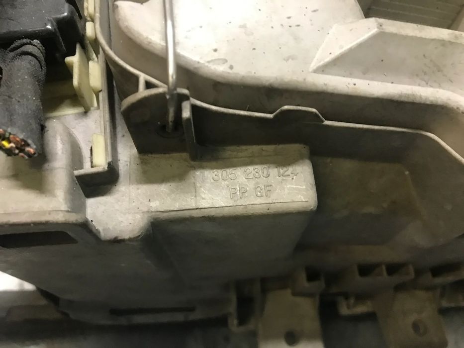 ÓTICA / FAROL MERCEDES CLASSE C W202 - ESQUERDO