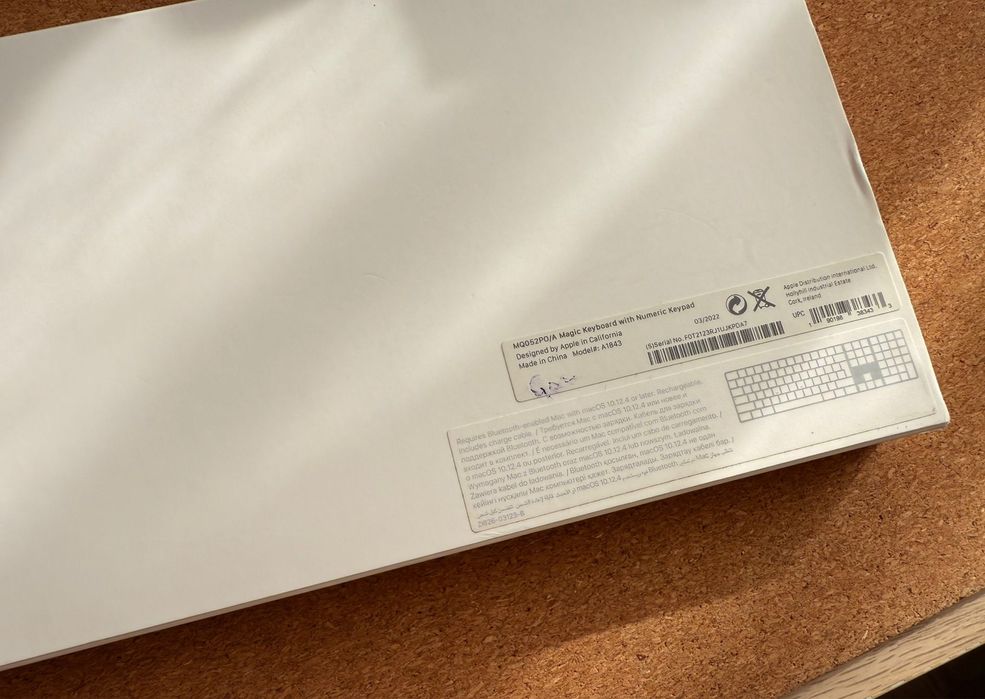 Appel Magic Keyboard with Numerico64284293420035123