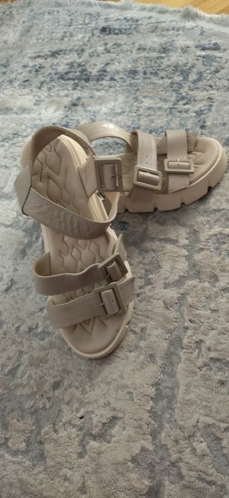 Сандалі шкіряні. Стан нових